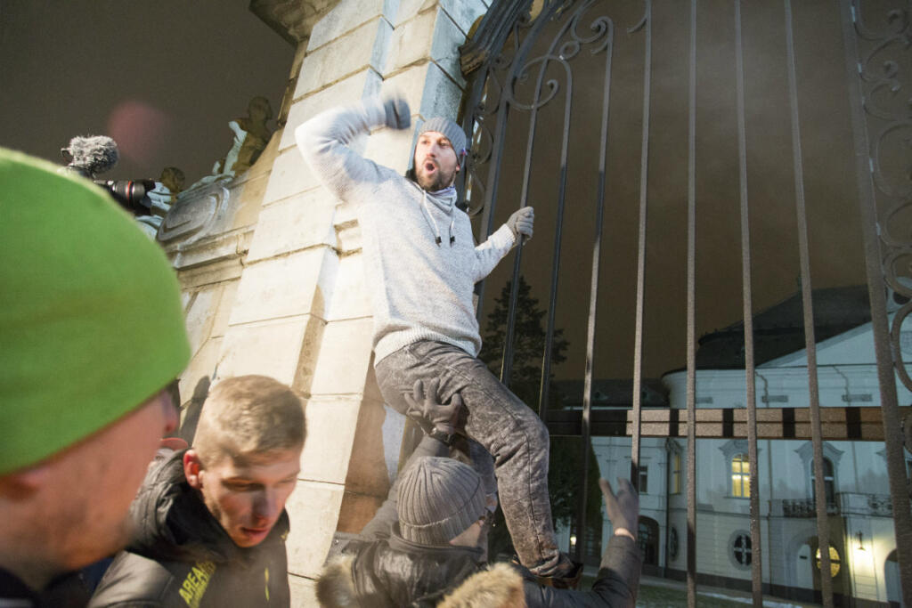 Účastník počas spomienky na Jana Kuciaka a Martiny Kušnírovej