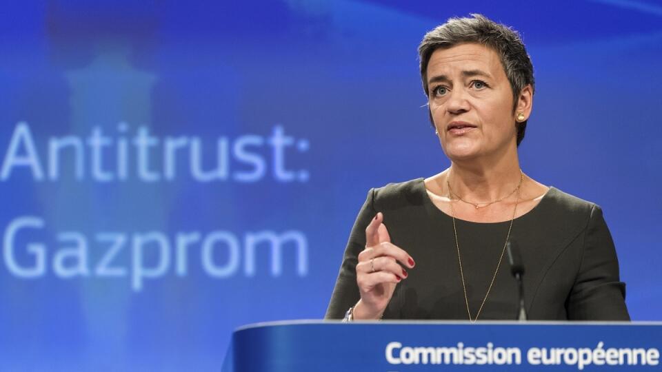 JB 31 Brusel - Eurokomisárka pre hospodársku súťaž Margrethe Vestagerová počas tlačovej konferencie v sídle EÚ v Bruseli 24. mája 2018. Vestagerová vo štvrtok uviedla, že Gazprom bude musieť uvoľniť svoju pozíciu na trhu a poskytnúť spotrebiteľom