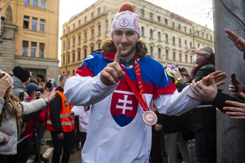 Regendovi k zviditeľneniu a ceste do NHL pomohli aj výkony v reprezentácii počas olympiády, odkiaľ má doma bronzovú medailu.