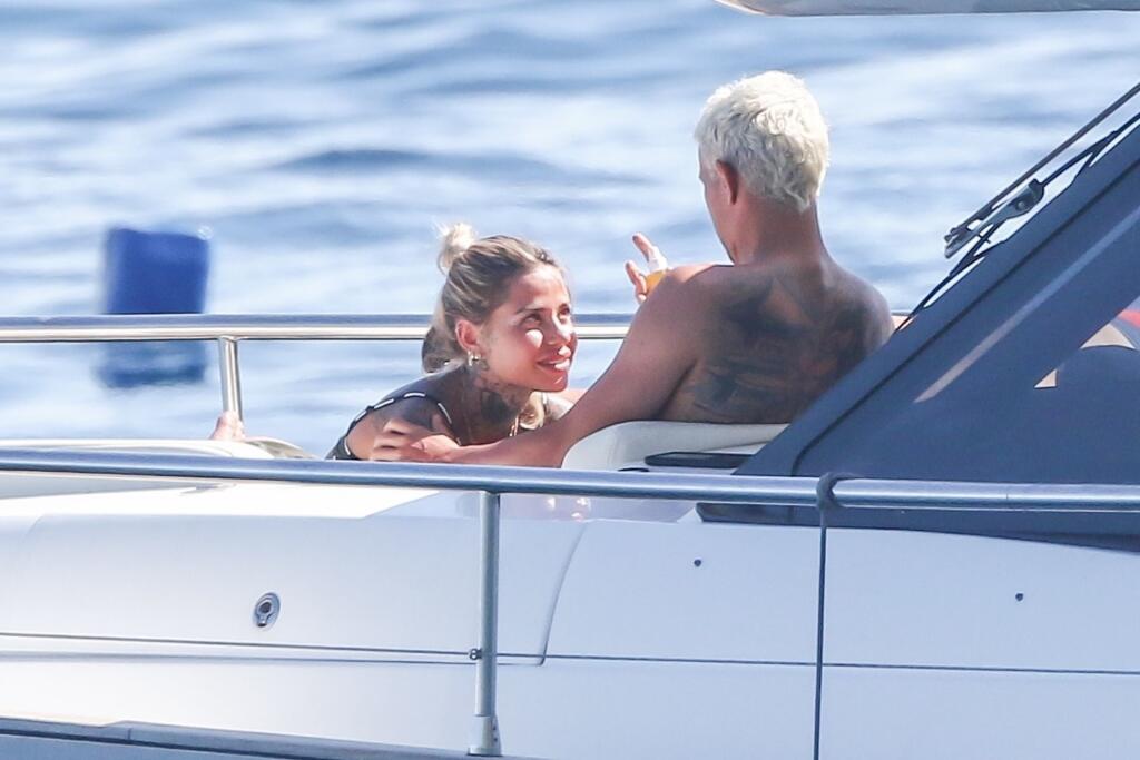Futbalista Theo Hernandez a modelka Zoe Cristofoli si užili plavbu na jachte plnú erotiky.