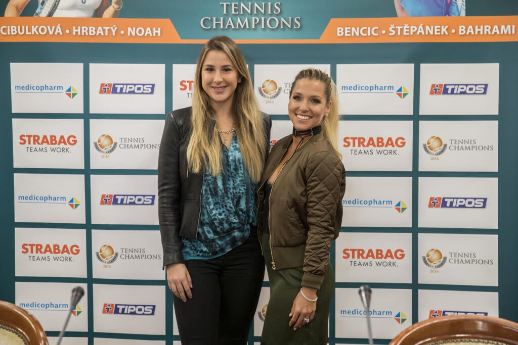 Na snimke Dominika Cibulkova a Belinda Bencicova pocas tlacovej konferencie k 9. rocniku tenisovej exhibicie Tennis Champions 2016.