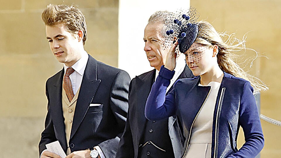 David Armstrong-Jones
so synom Charlesom
a s dcérou Margaritou na
svadbe princeznej Eugenie
a Jacka Brooksbanka
v roku 2018