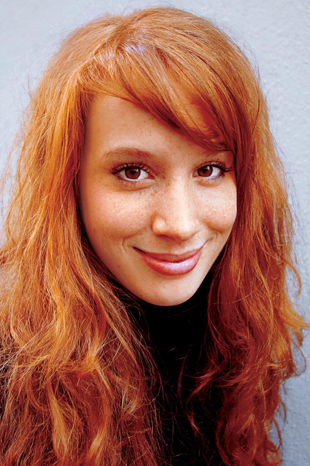 Táňa Pauhofová, herečka
foto: Marta Földešová
uverejnené: Šarm 12/2005
pôvodný súbor:pauhofova2.eps