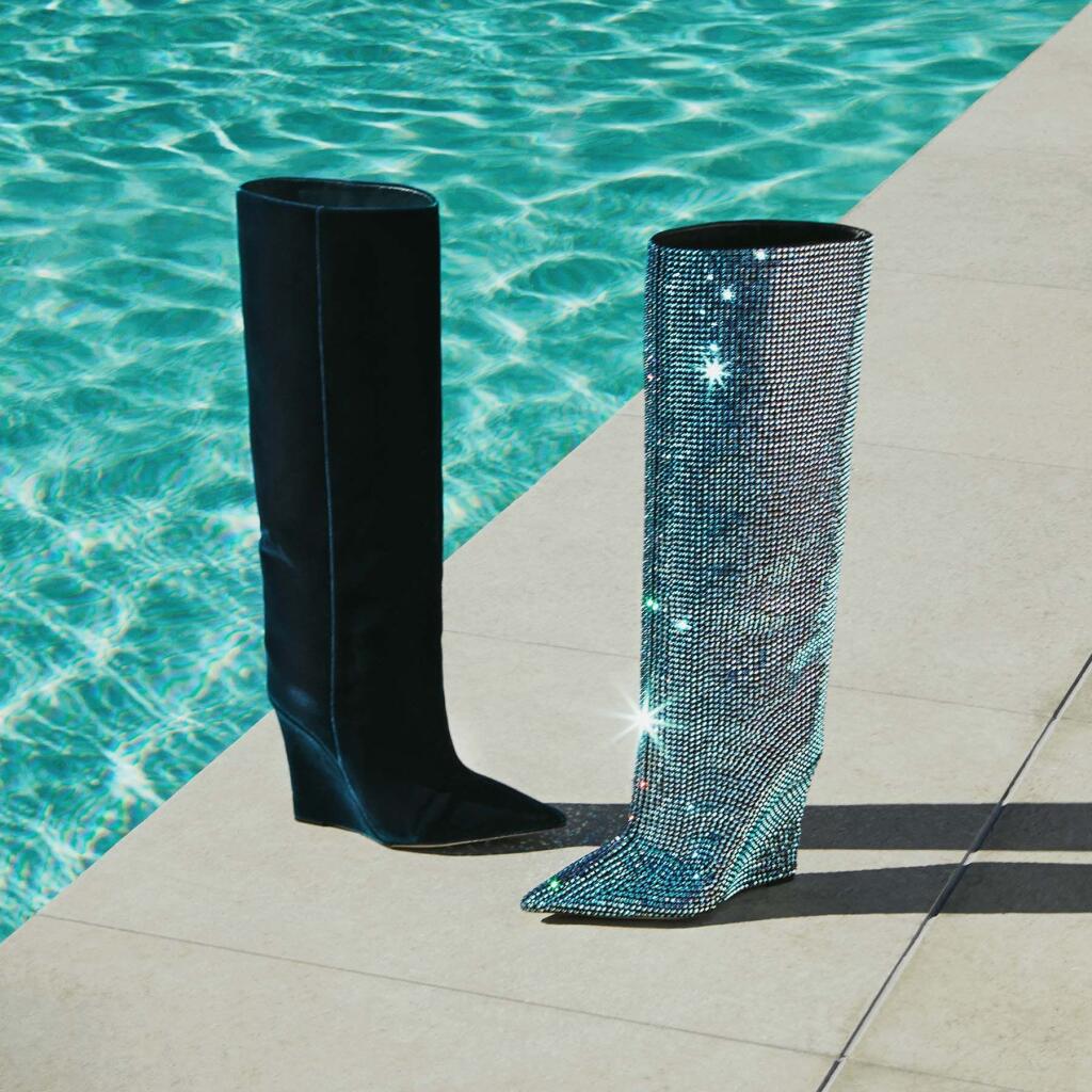 V týchto nablýskaných čizmách od Jimmy Choo (modle Blake Knee Boot 110) za 8 tisíc eur vystúpila na koncerte.