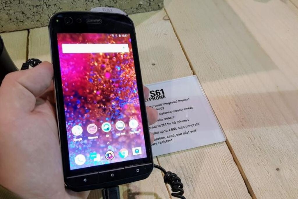 Smartfón ako z Predátora: CAT S61 meria laserom a vidí v tme