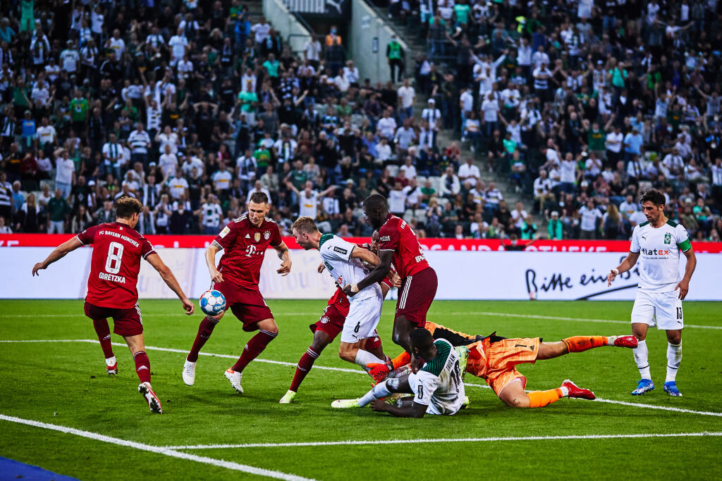 Úradujúci šampión nemeckej futbalovej ligy Bayern Mníchov neodštartoval sezónu ideálne. Na ihrisku Borussie Mönchengladbach remizoval v piatkovom otváracom stretnutí 1. kola 1:1.