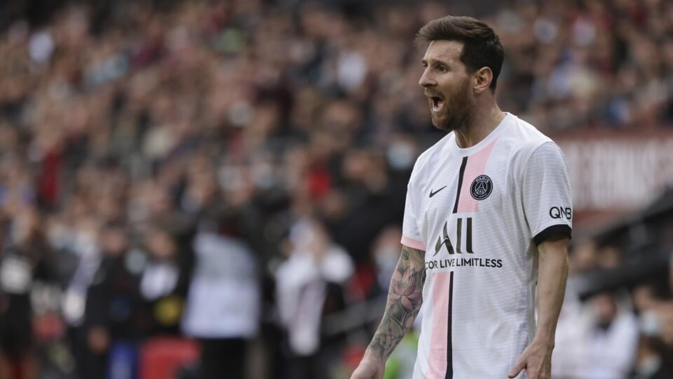 WA 14 Rennes - Futbalista Paríža St. Germain Lionel Messi reaguje v zápase 9. kola francúzskej Ligue One Stade Rennes - Paríž St. Germain v Rennes v nedeľu 3. októbra 2021. FOTO TASR/AP
PSG's Lionel Messi reacts during the French League One soccer match between Rennes and Paris Saint-Germain at the Roazhon Park stadium in Rennes, France, Sunday, Oct. 3, 2021. (AP Photo/Jeremias Gonzales)