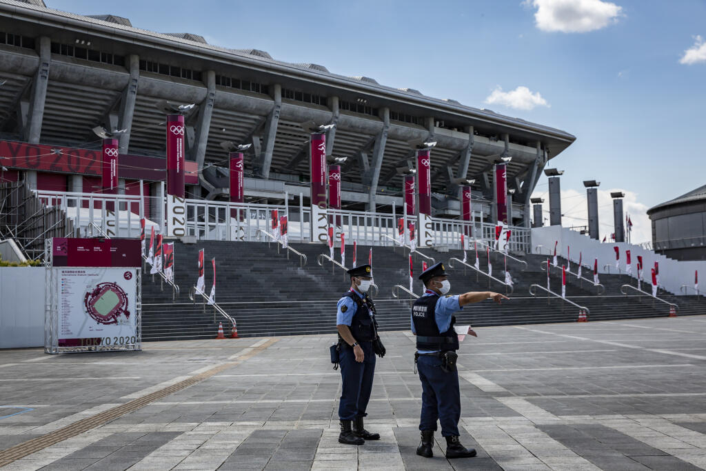Hoci sa olympiáda koná bez divákov, polícia je na každom kroku a všetko podrobne monitoruje.