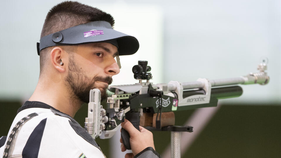 Na snímke slovenský reprezentant v športovej streľbe Patrik Jány počas kvalifikácie vo vzduchovej puške na 10 metrov počas XXXII. letných olympijských hier v Tokiu v nedeľu 25. júla 2021. FOTO TASR - Martin Baumann