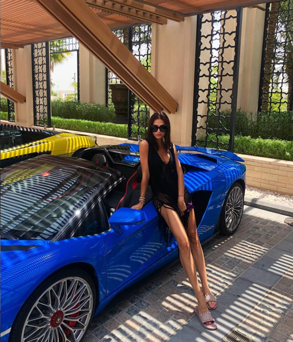Z Dubaja, kde bola spoločne s Kmotríkom ml., dráždila fanúšikov na Instagrame takýmito sexi zábermi.