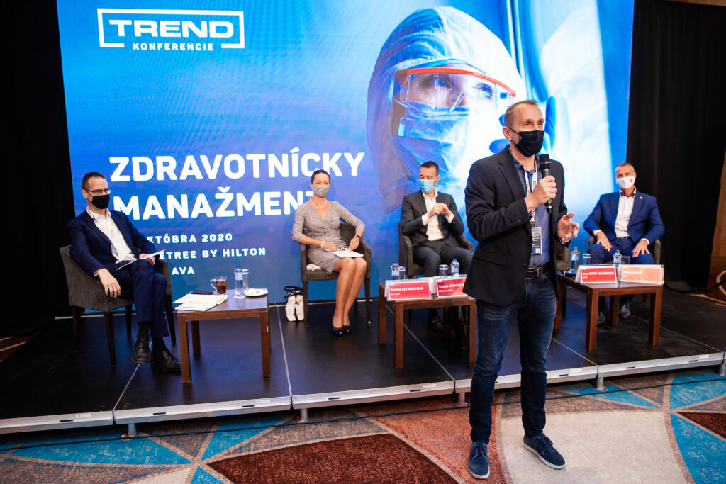 Konferenciu otvoril zástupca šéfredaktora týždenníka TREND Ronald Ižip