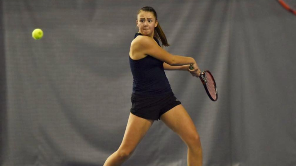 Ešte len 18-ročná sestra Viktórie Kužmovej Katarína si vyskúša úlohu vo fedcupovom tíme. Podľa oficiálnej stránky WTA doteraz nezarobila na turnajoch pod záštitou svetovej ženskej tenisovej asociácie ani 200 eur.