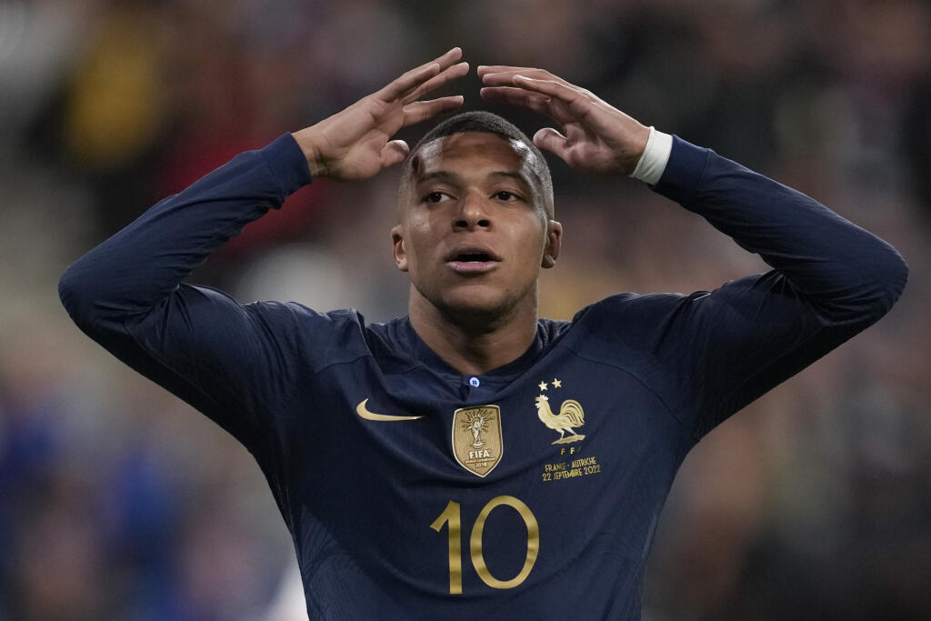 Kylian Mbappe reaguje po nepremenej šanci počas zápasu 5. kola A-divízie 1. skupiny Ligy národov Francúzsko - Rakúsko 22. septembra 2022 v Paríži. FOTO TASR/AP