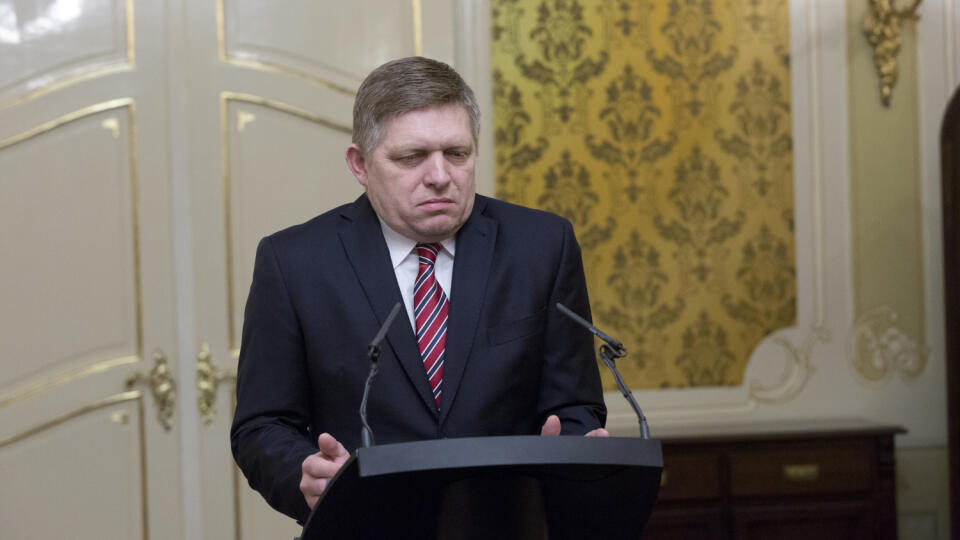 Na snímke slovenský premiér Róbert Fico reaguje na prezidenta SR
