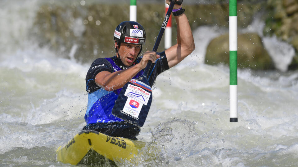 Na snímke slovenský reprezentant Alexander Slafkovský počas finálovej jazdy v kategórii C1 na Majstrovstvách Slovenskej republiky 2020 vo vodnom slalome 13. septembra 2020 v Areáli vodných športov Divoká voda v Čunove. FOTO TASR - Jaroslav Novák