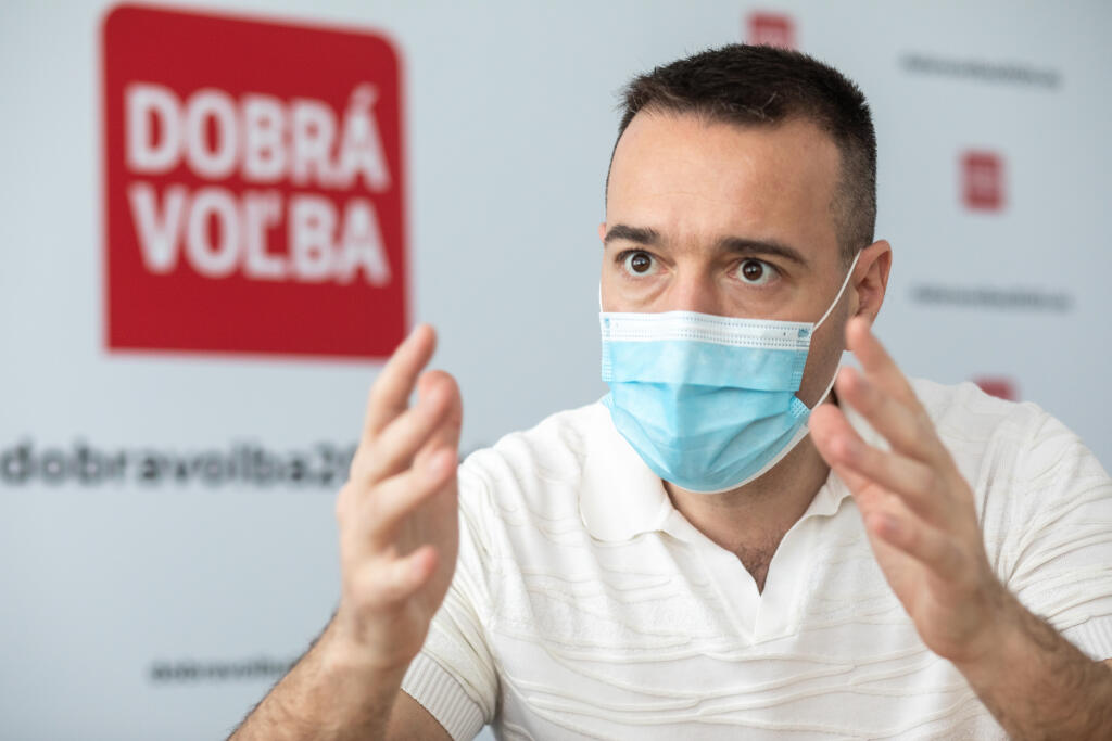 Na fotke je Tomáš Drucker zo strany Dobrá Voľba