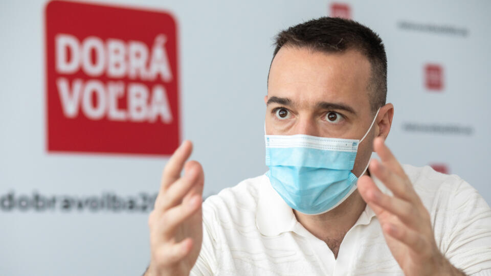 Na fotke je Tomáš Drucker zo strany Dobrá Voľba
