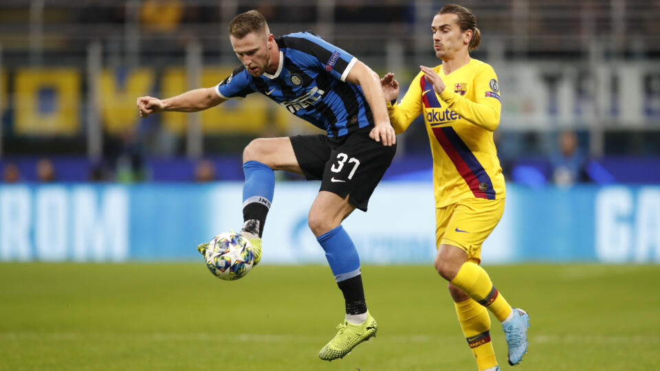 Milan Škriniar v zápase Interu Miláno proti Barcelone.