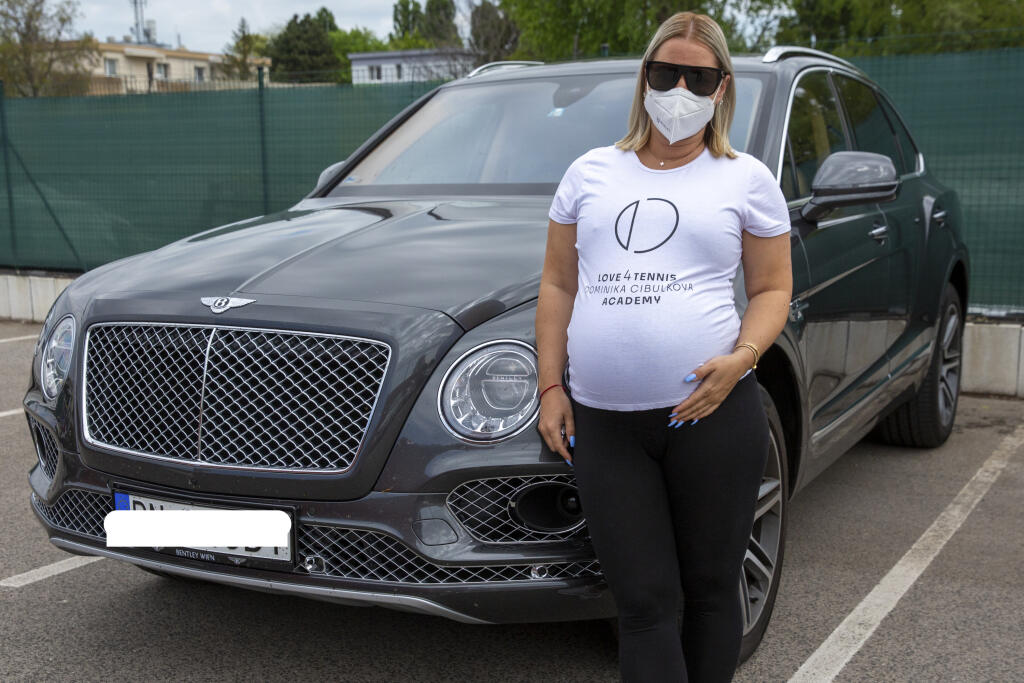 Dominika Cibulková nám porozprávala o novom super luxusnom aute Bentley Bentayga, ktoré si zadovážila len pred niekoľkými týždňami.