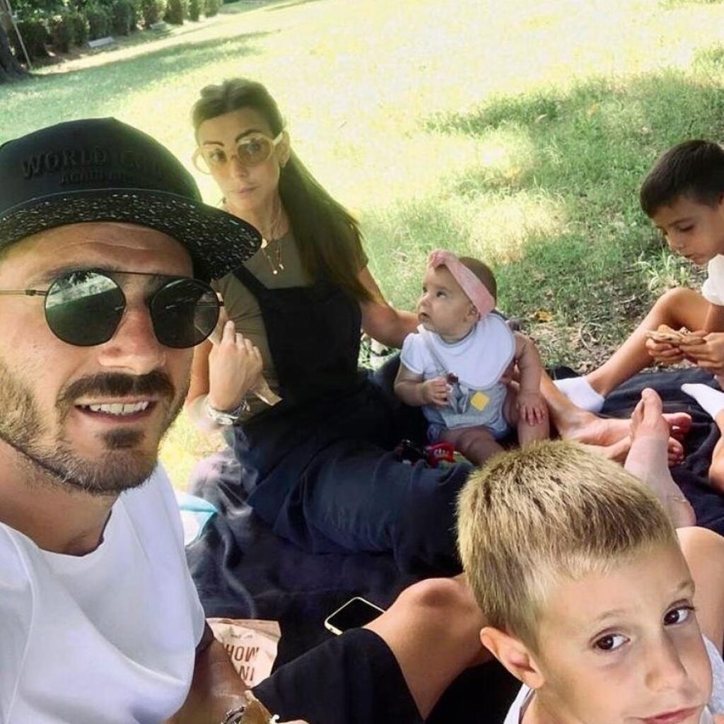 Krásnou manželkou Martinou sa môže pochváliť aj stopér Leonardo Bonucci.