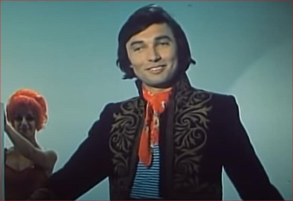 Karel Gott vo svojom najslávnejšom filme Hvězda padá vzhuru.