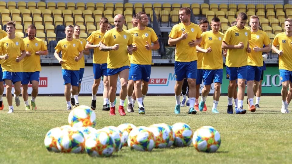 Žiar nad Hronom 18. júla (TASR) – Nováčik najvyššej slovenskej futbalovej súťaže FK Pohronie odohrá prvý duel v novom ročníku Fortuna ligy 2019/2020 na domácej pôde. V sobotu o 20.00 hodine v Žiari nad Hronom pod umelým osvetlením privíta majstrovský Slovan Bratislava.
