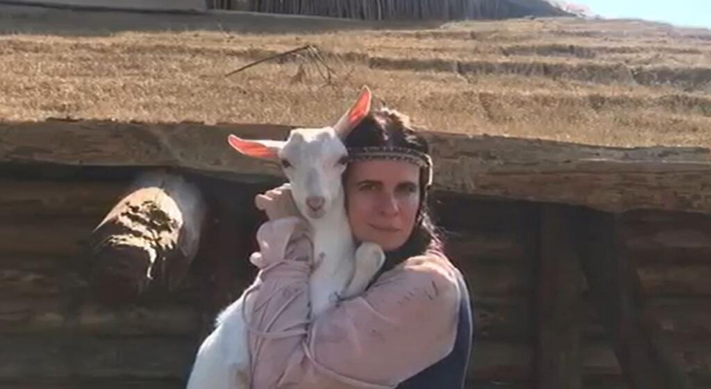 Zuzana Fialová si obľúbila kozliatko menom Bogdan.