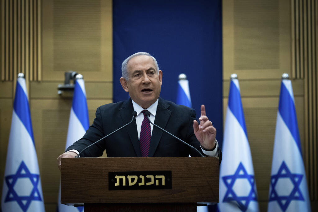 Na snímke izraelský premiér Benjamin Netanjahu počas vyhlásenia na pôde svojej strany Likud.