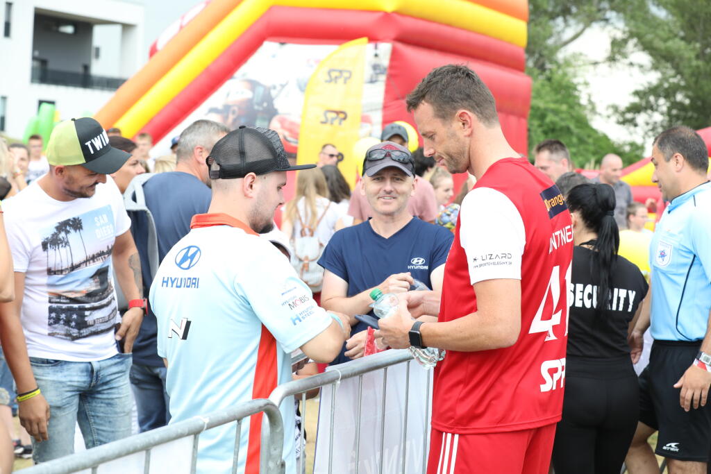 Richard Lintner si taktiež vyskúšal futbal na piesku.