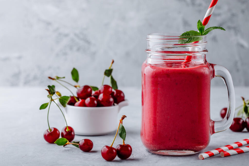 Čerešňovo-banánové smoothie má množstvo zdravotných benefitov.