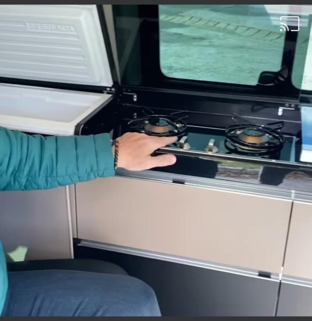 Nové auto Vlada Voštinára s luxusným zariadením.