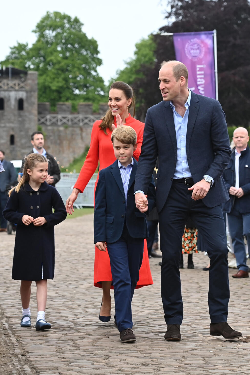 Princezná Charlotte a princ George počas svojho prvého oficiálneho podujatia mimo Londýna v Cardiffe.