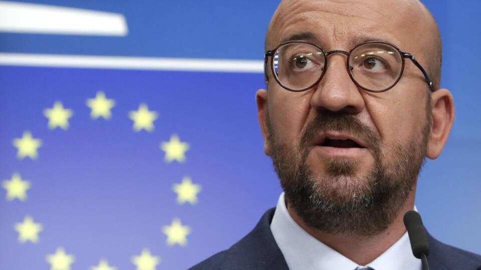 JB 22 Brusel - Predseda Európskej rady Charles Michel počas tlačovej konferencie po mimoriadnom videostretnutí Európskej rady k situácii v Bielorusku v Bruseli 19. augusta 2020. Európska únia čoskoro zavedie