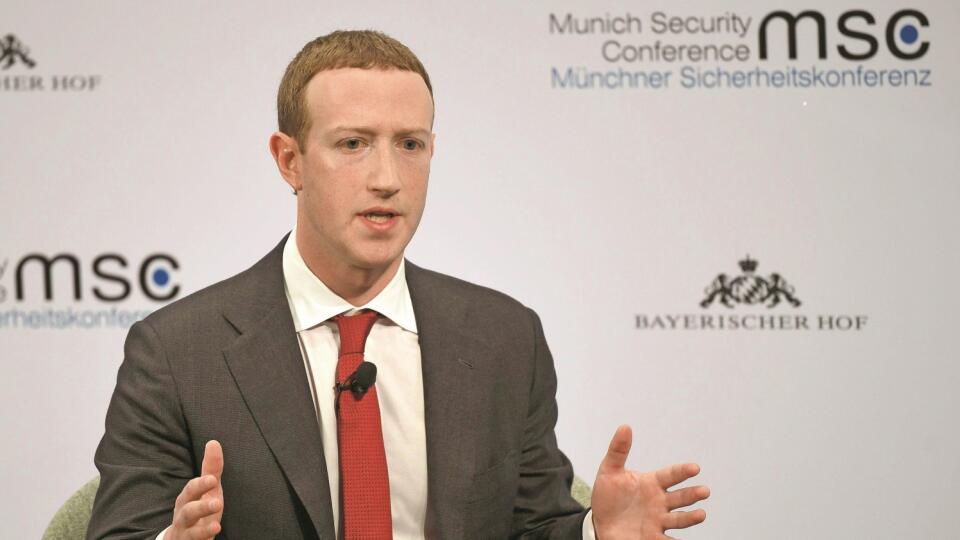 MARK ZUCKERBERG Zakladateľ Facebooku uznal, že sťažnosti zamestnancov sú oprávnené.