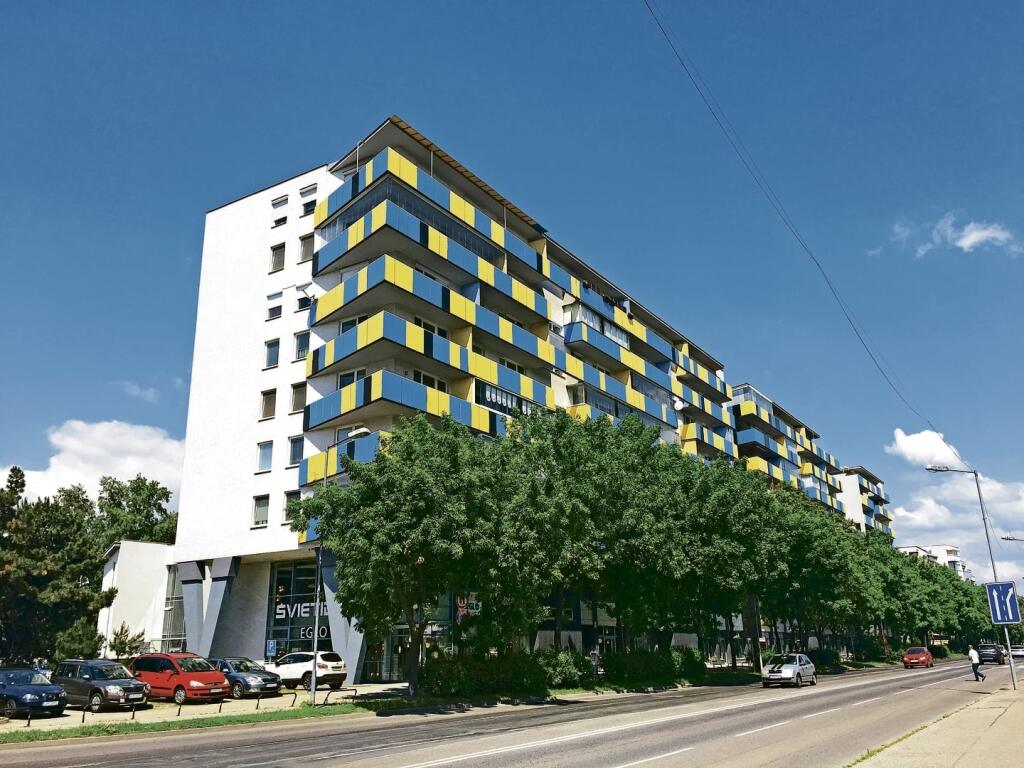 SKUPUJE NEHNUTEĽNOSTI V Bratislave vlastní bývalá tenistka ďalší byt v Starom Meste a Ružinove, na snímke Ružinov.