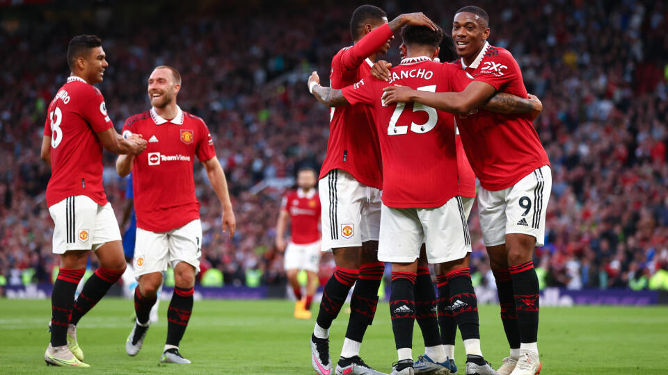 Manchester United zdolal Chelsea 4:1 a zabezpečil si tak miestenku v Lige majstrov v nadchádzajúcej sezóne.