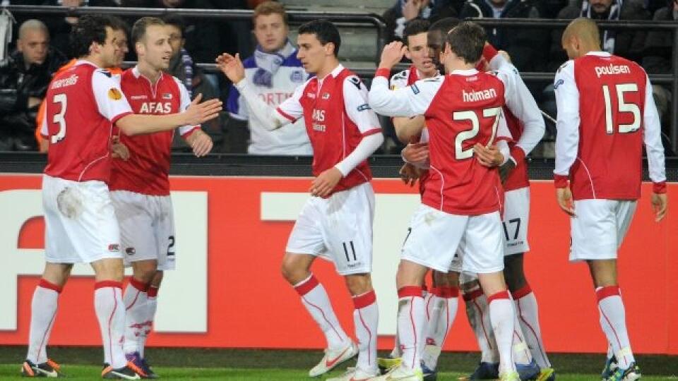 The Netherlands AZ Alkmaar player Maarten Martens, center, celebrates with teammates after scoring against Belgium's RSC Anderlecht, during the round of 32, second leg, Europa League soccer match in Brussels, Thursday Feb. 23, 2012. (AP Photo/Geert Vanden Wijngaert)