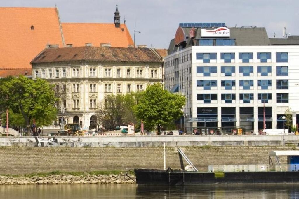Assimakopoulosa vytlačili z hotela Park Inn Danube