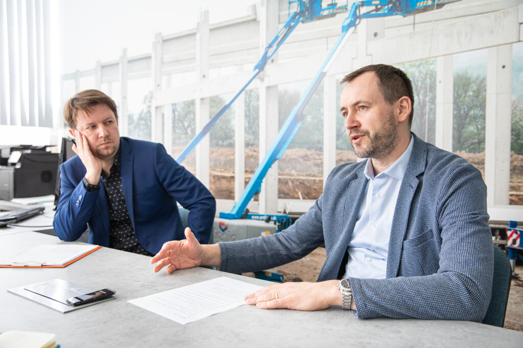 PREFA Sučany - výrobca prefabrikátov
Ing. Martin Fenčák - konateľ spoločnosti Peikko, ktorá spolupracuje s Prefa
Ing. Milan Duhár, výkonný riaditeľ spoločnosti PREFA invest, a.s.