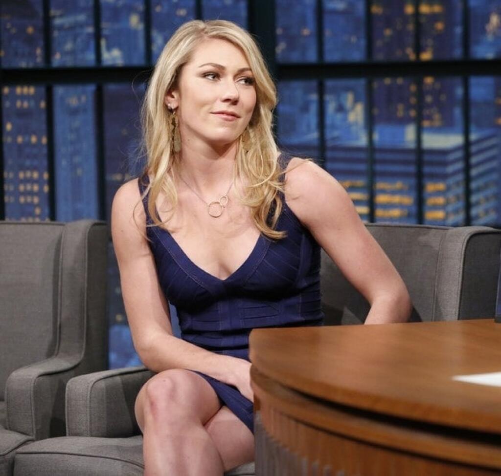 Mikaela Shiffrinová sa dokáže predať akokoľvek. Nechýbajú ani odvážne zábery.
