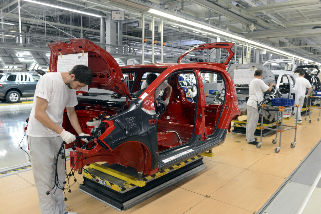 Na snímke vozidlá Volkswagen Up na montážnej linke v bratislavskom závode Volkswagen Slovakia, a.s. FOTO TASR - Štefan Puškáš , 30. júl 2013