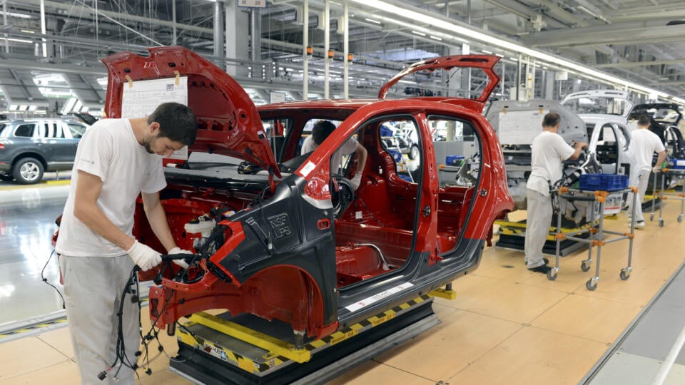Na snímke vozidlá Volkswagen Up na montážnej linke v bratislavskom závode Volkswagen Slovakia, a.s. FOTO TASR - Štefan Puškáš , 30. júl 2013