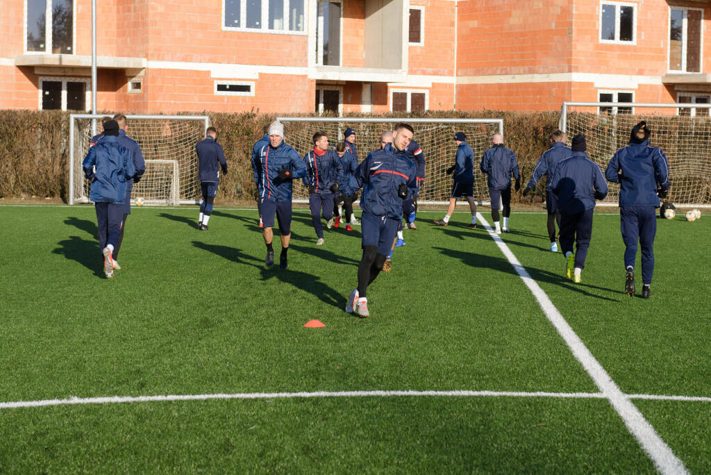 Futbalové kluby už majú od vlády povolenie opäť zarezávať naplno.