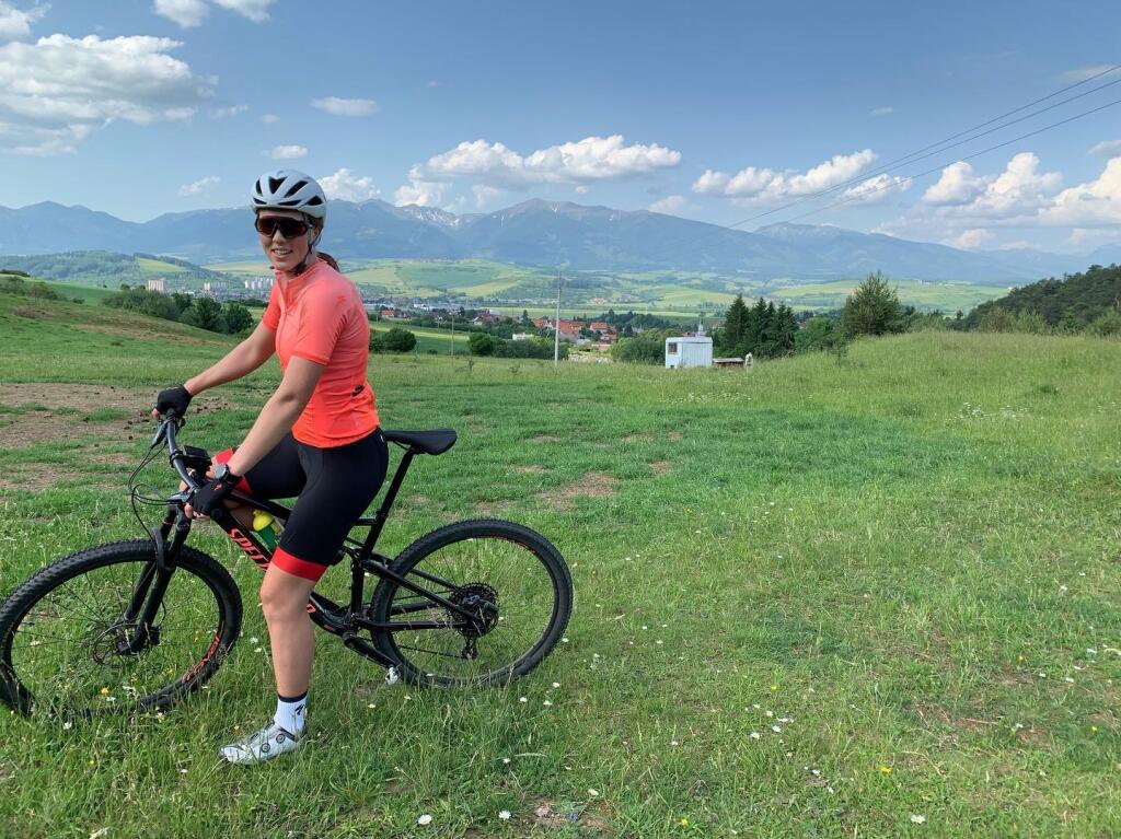 Petra Vlhvová často trénuje na bicykli.
