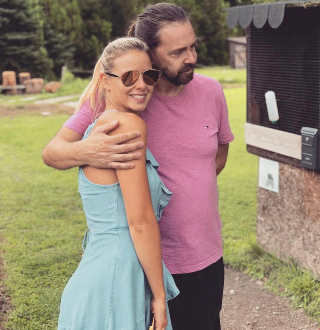 Nela Pocisková
Speváčka, herečka a dvojnásobná mamina Nela napísala k niekoľkým fotografiám so svojím otcom stručné vyznanie: „Venované tomu najdôležitejšiemu mužovi môjho života.“ A vystihla tým úplne všetko.