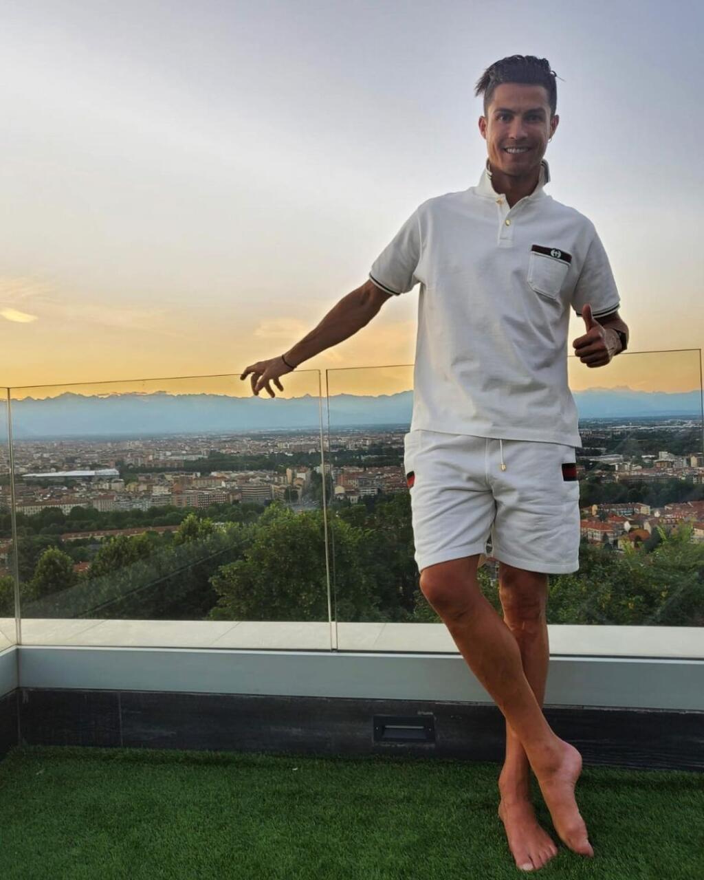 Takýto výhľad na mesto Turín má zo svojej terasy Ronaldo.