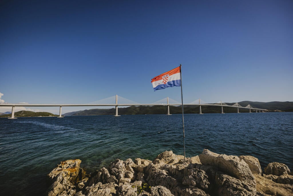 Most Pelješac je most v Dubrovnícko-neretvianskej župe v Chorvátsku. Od otvorenia v júli 2022 spája exklávu južného Chorvátska, ktoré je od zvyšku krajiny oddelené 25 kilometrovým pásom pobrežia Bosny a Hercegoviny v okolí mesta Neum. Most sa klenie ponad Malostonský záliv z obce Komarna k obci Brijesta na polostrove Pelješac, čím prechádza len cez chorvátske územie a vyhýba sa hraničným priechodom s Bosnou a Hercegovinou.