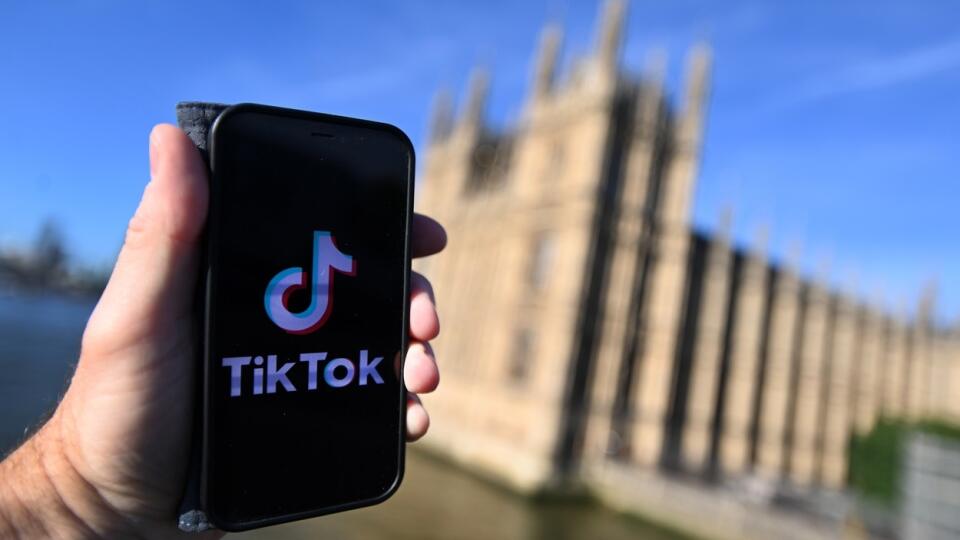 Výzva na platforme Tik Tok s názvom Blackout Challenge užívateľov nabáda k tomu, aby sa rôznymi spôsobmi škrtili.