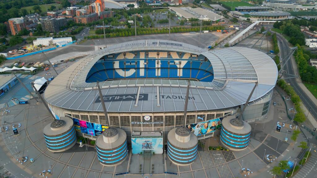 Manchester City je momentálne viac na výslní ako jeho mestský rival.