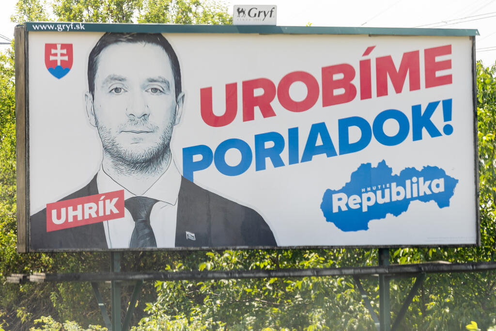 Billboard politickej strany HNUTIE REPUBLIKA s Milanom Uhríkom v Bratislave.